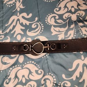 Loop clip stretch belt